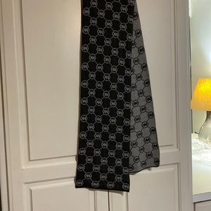 Michael Kors gray scarf
